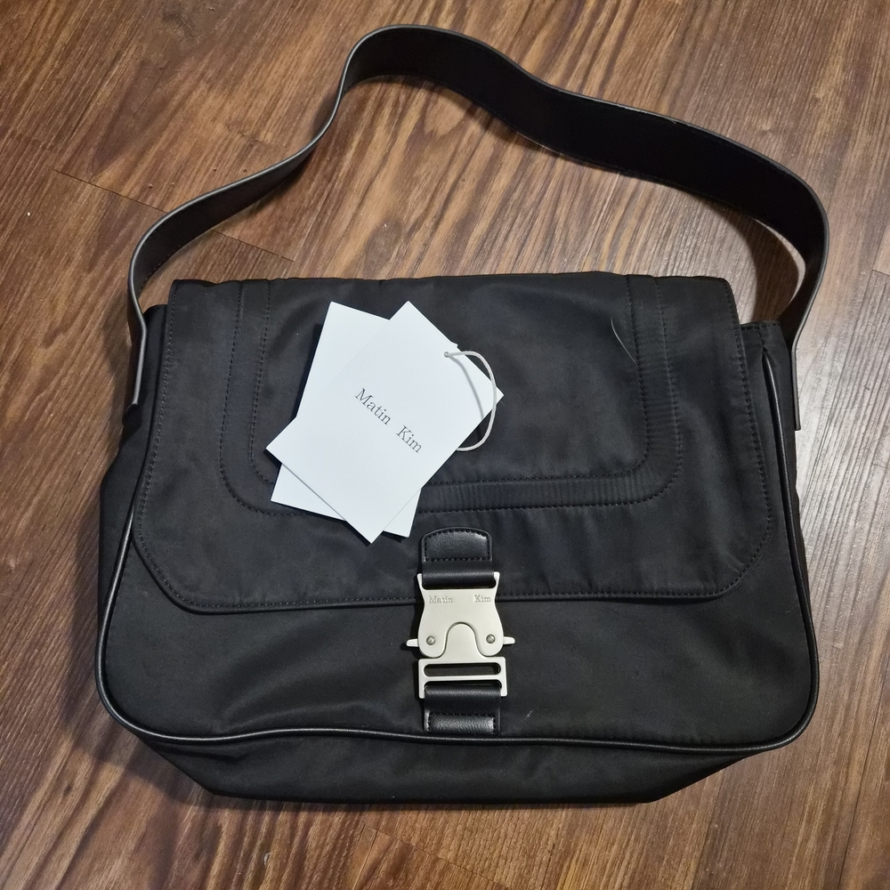 Elegant Black Shoulder Bag